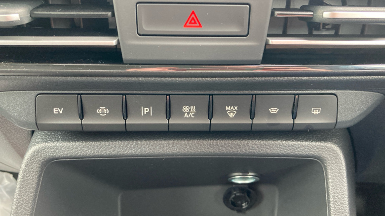 Ford Transit Connect 250 L2 Petrol 1.5 EcoBoost PHEV 150 Limited Van Auto